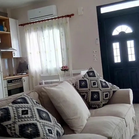 Cute Maisonette No2 On Coastal Sidewalk *