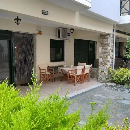 Cute Maisonette No2 On Coastal Sidewalk *