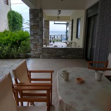 Cute Maisonette No2 On Coastal Sidewalk Holiday home Nikiti (Sithonia)